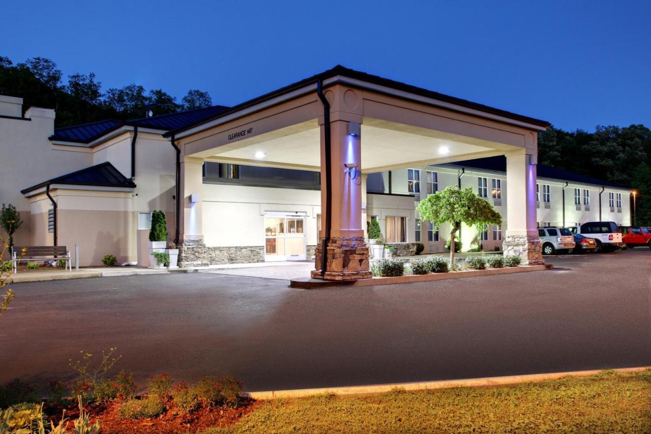 Holiday Inn Express Hurricane Mills Waverly By Ihg Exteriör bild